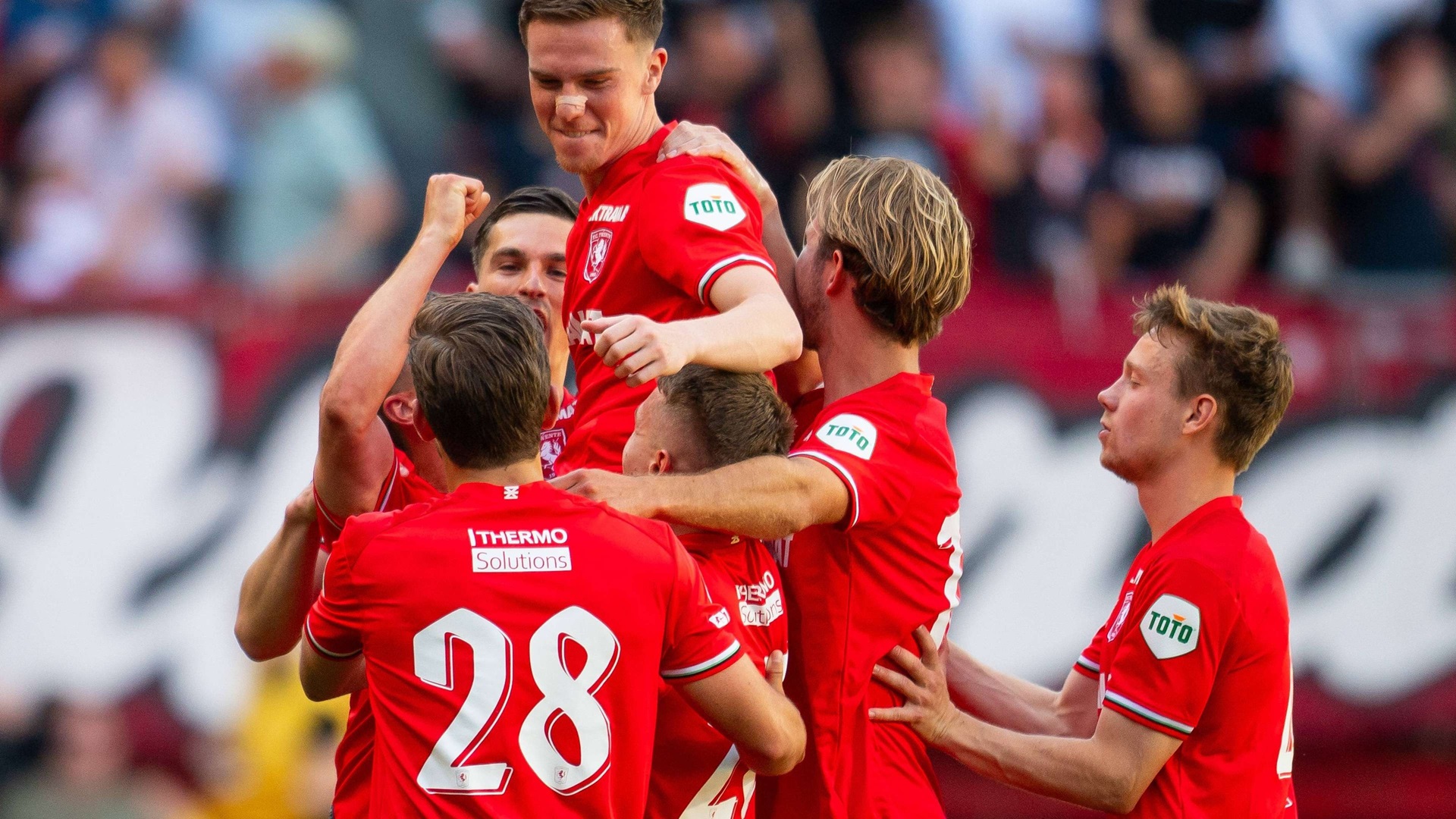 nhan-dinh-soi-keo-twente-vs-telstar-luc-02h00-ngay-8-11-2025-1